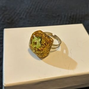 ✨ 5 for $25 ✨ gold glittery flower resin ring
